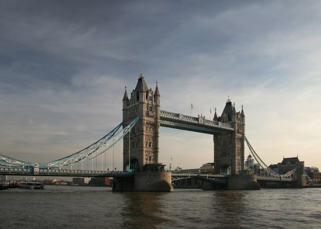 Get Your Document Legalized: A Comprehensive Guide 6 Tower Bridge in London at sunset – symbolize international document legalization. Learn how to get your documents notarized or Apostilled with NotaryPublic24.
