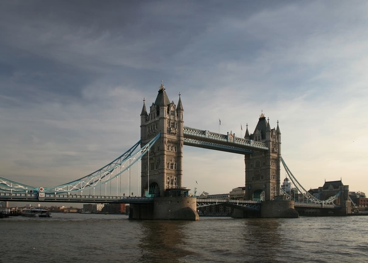 Get Your Document Legalized: A Comprehensive Guide 1 Tower Bridge in London at sunset – symbolize international document legalization. Learn how to get your documents notarized or Apostilled with NotaryPublic24.